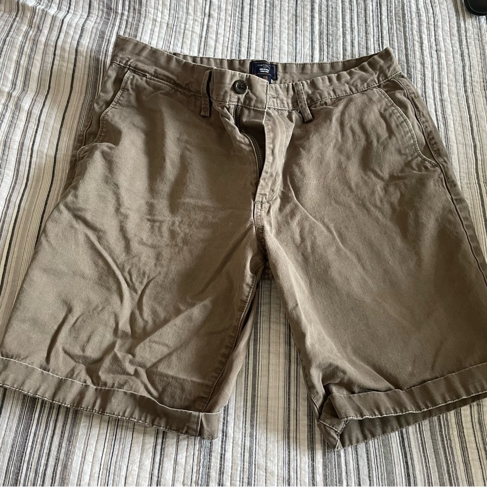 Mens khaki shorts, size 32
